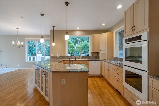 9701 SE 5th St, Bellevue, WA 98004