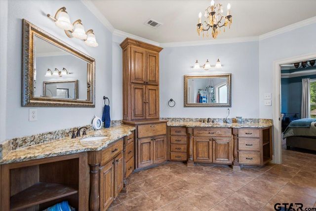 249 Heritage Ct, Lindale, TX 75771