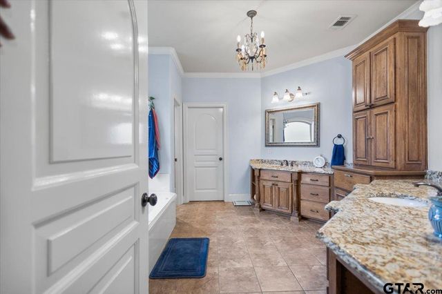 249 Heritage Ct, Lindale, TX 75771