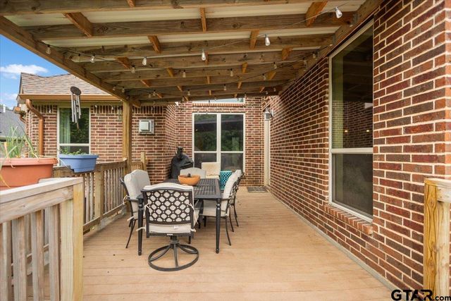 249 Heritage Ct, Lindale, TX 75771