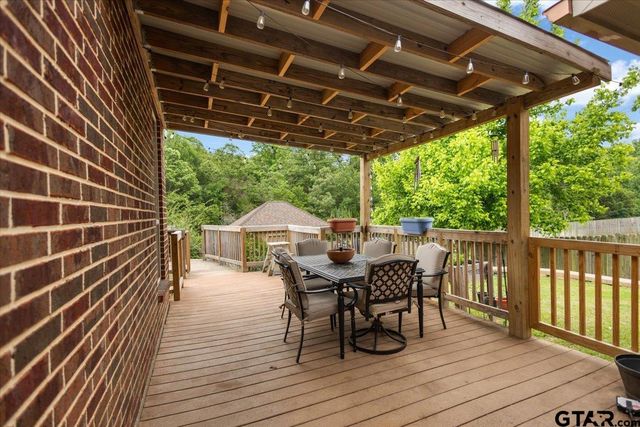 249 Heritage Ct, Lindale, TX 75771