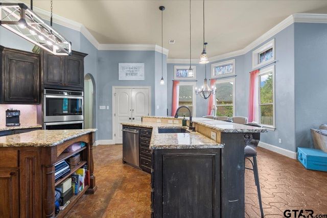 249 Heritage Ct, Lindale, TX 75771