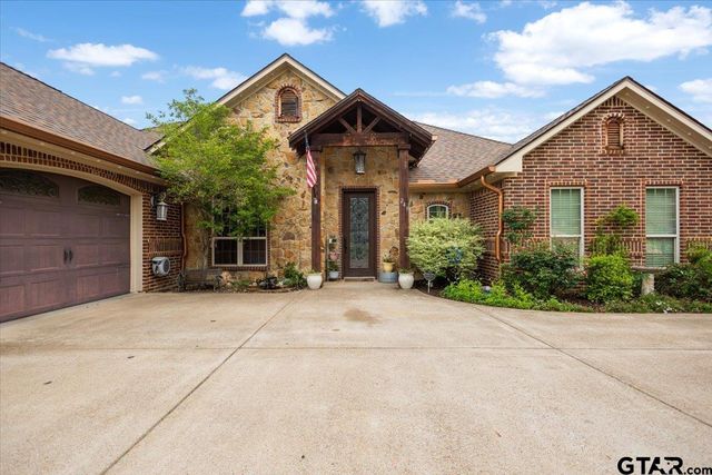 249 Heritage Ct, Lindale, TX 75771