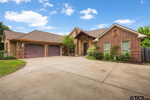 249 Heritage Ct, Lindale, TX 75771