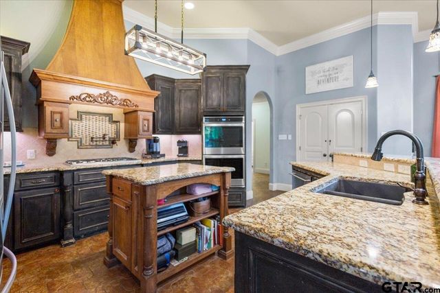 249 Heritage Ct, Lindale, TX 75771