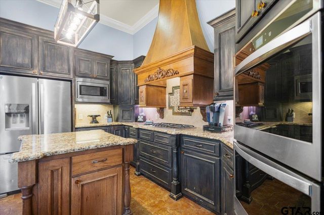 249 Heritage Ct, Lindale, TX 75771