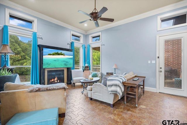 249 Heritage Ct, Lindale, TX 75771