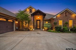 249 Heritage Ct, Lindale, TX 75771