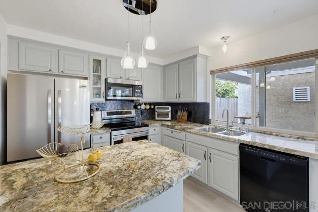 10639 Escobar Dr, San Diego, CA 92124
