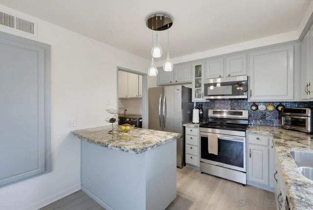 10639 Escobar Dr, San Diego, CA 92124