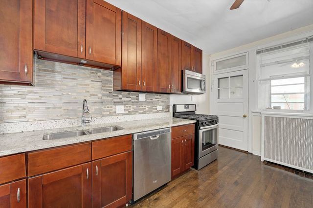 3615 N Sawyer Avenue 1, Chicago, IL 60618