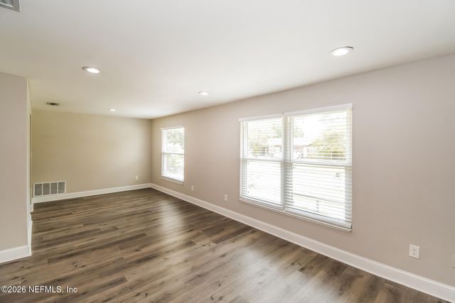 8371 POINTER Drive N, Jacksonville, FL 32221