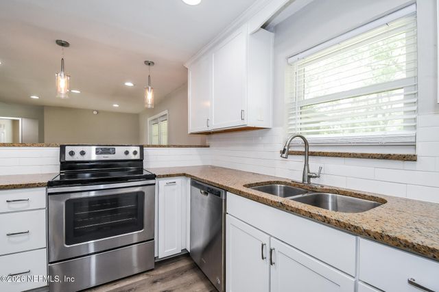 8371 POINTER Drive N, Jacksonville, FL 32221
