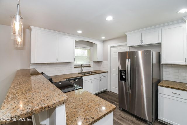 8371 POINTER Drive N, Jacksonville, FL 32221