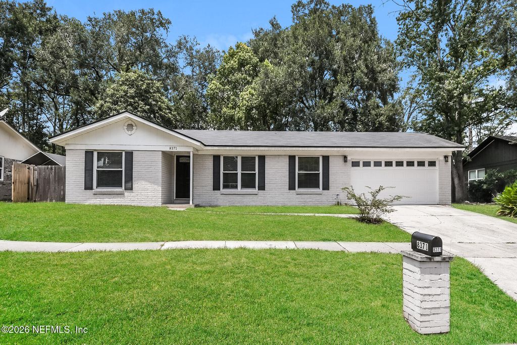 8371 POINTER Drive N, Jacksonville, FL 32221