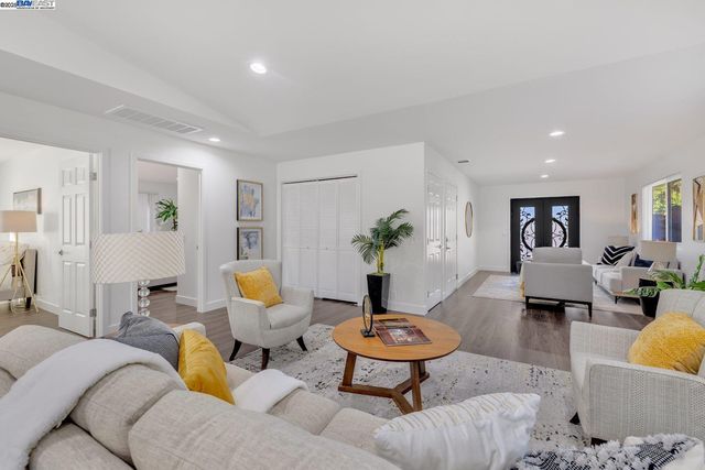 2834 White Acres Dr, San Jose, CA 95148