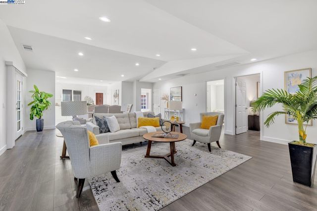 2834 White Acres Dr, San Jose, CA 95148