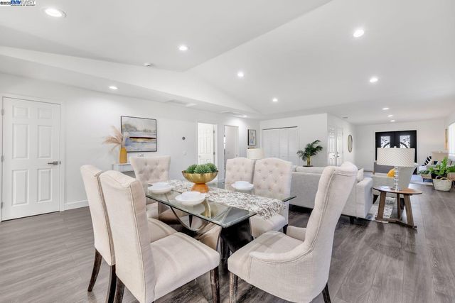 2834 White Acres Dr, San Jose, CA 95148