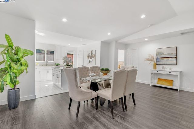 2834 White Acres Dr, San Jose, CA 95148