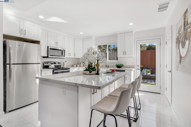 2834 White Acres Dr, San Jose, CA 95148