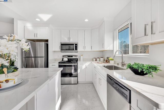 2834 White Acres Dr, San Jose, CA 95148