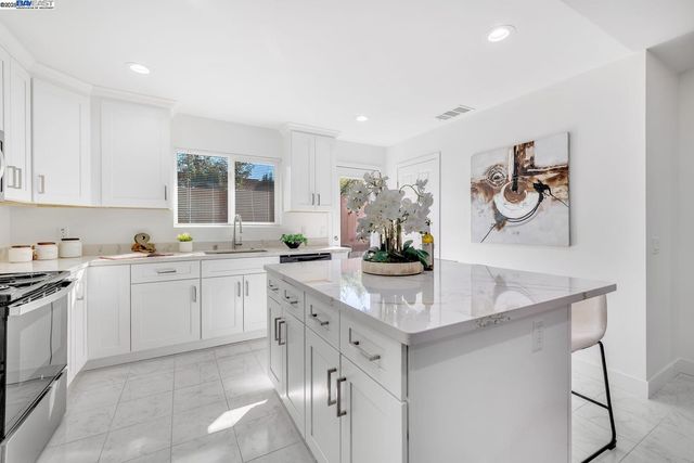 2834 White Acres Dr, San Jose, CA 95148