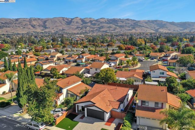 2834 White Acres Dr, San Jose, CA 95148