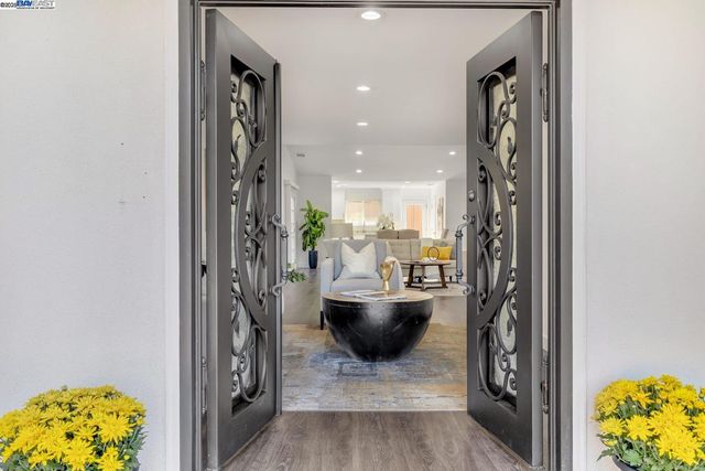 2834 White Acres Dr, San Jose, CA 95148