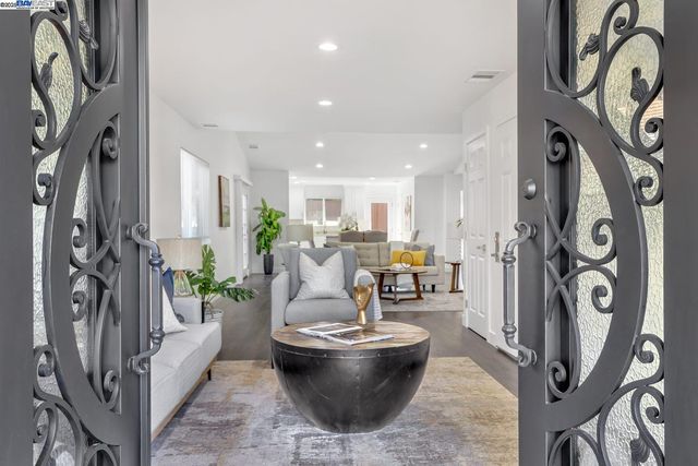 2834 White Acres Dr, San Jose, CA 95148