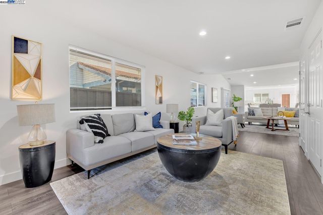 2834 White Acres Dr, San Jose, CA 95148