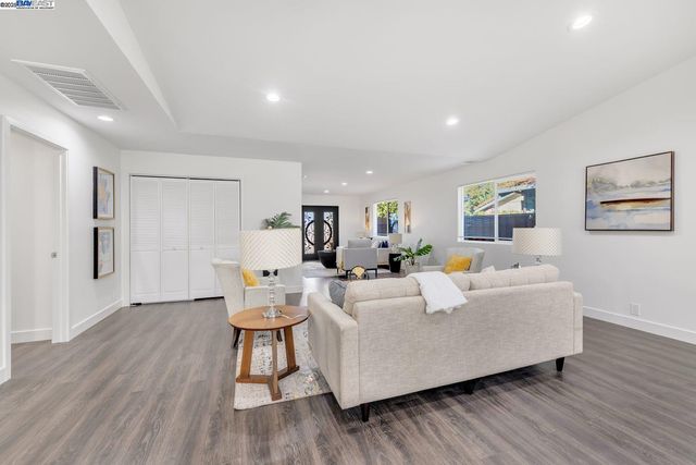 2834 White Acres Dr, San Jose, CA 95148