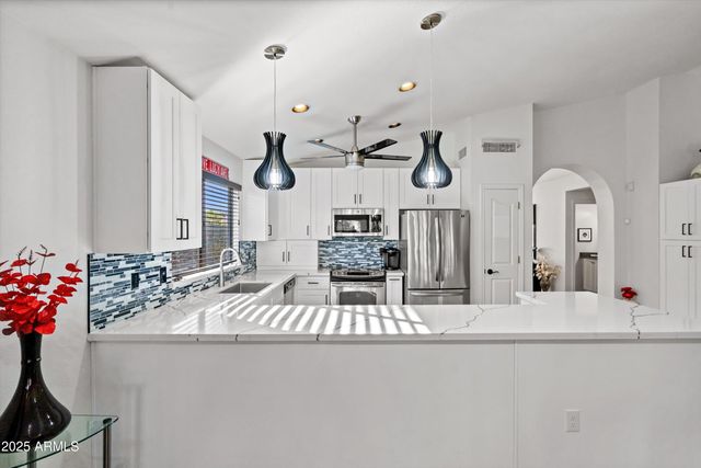 26629 S NOTTINGHAM Court 23, Sun Lakes, AZ 85248