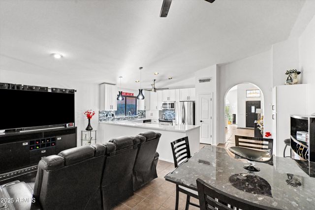 26629 S NOTTINGHAM Court 23, Sun Lakes, AZ 85248