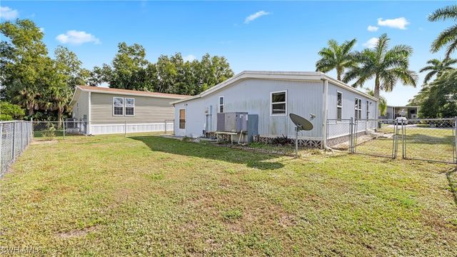 111 Grassy Key LN, Naples, FL 34114