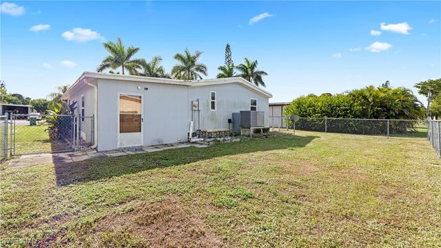 111 Grassy Key LN, Naples, FL 34114