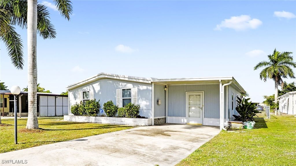 111 Grassy Key LN, Naples, FL 34114