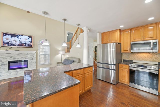 111 CONNEMARA DR, Sterling, VA 20164