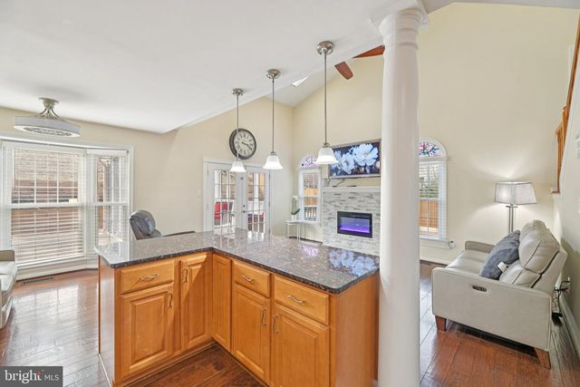 111 CONNEMARA DR, Sterling, VA 20164