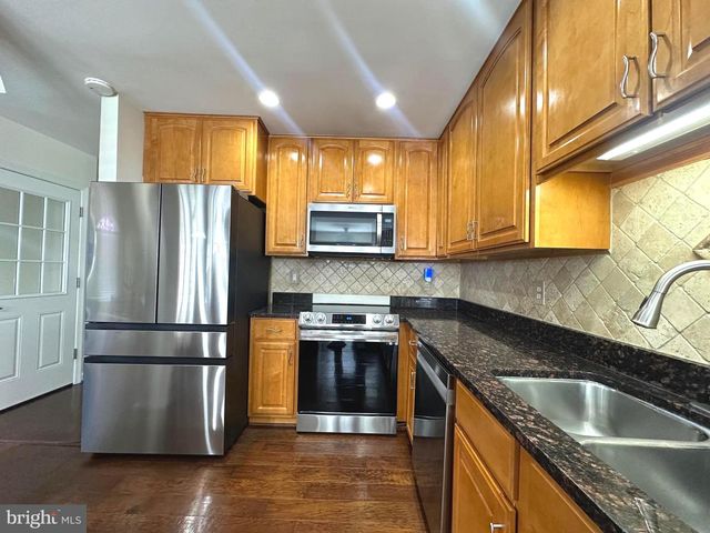 111 CONNEMARA DR, Sterling, VA 20164