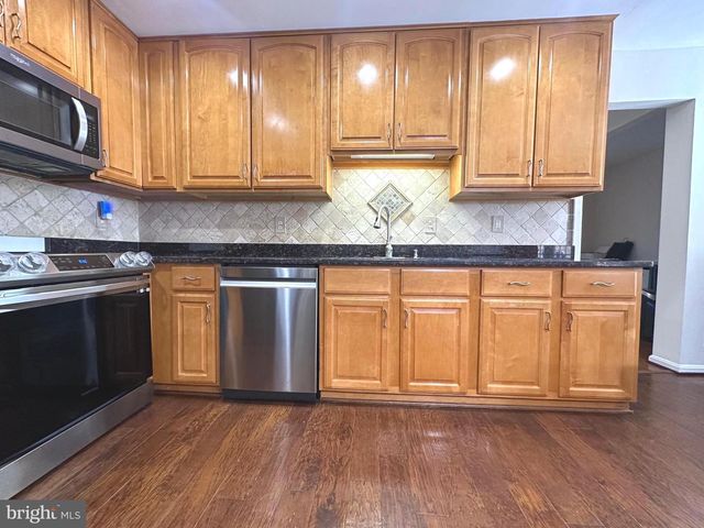 111 CONNEMARA DR, Sterling, VA 20164