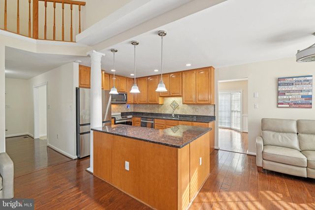 111 CONNEMARA DR, Sterling, VA 20164