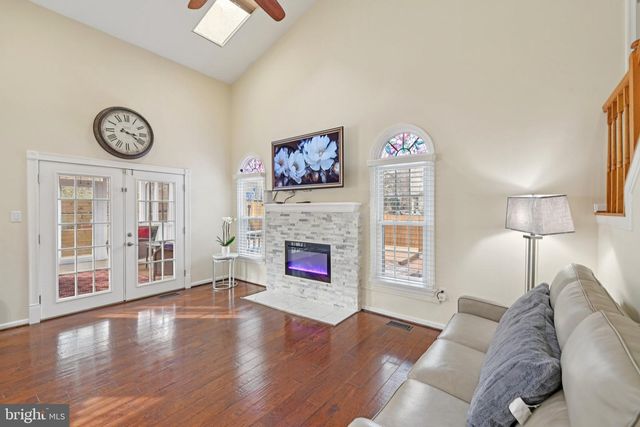 111 CONNEMARA DR, Sterling, VA 20164