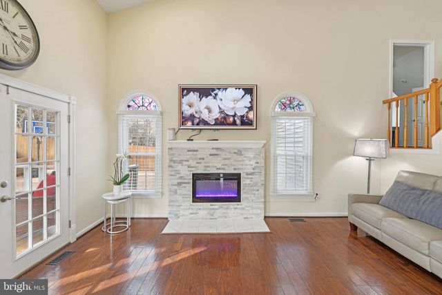 111 CONNEMARA DR, Sterling, VA 20164