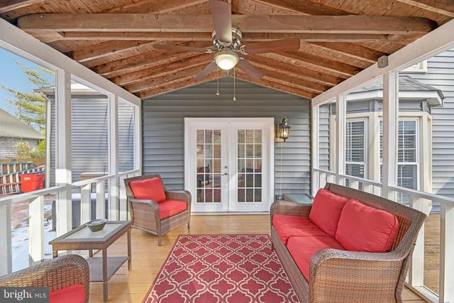 111 CONNEMARA DR, Sterling, VA 20164