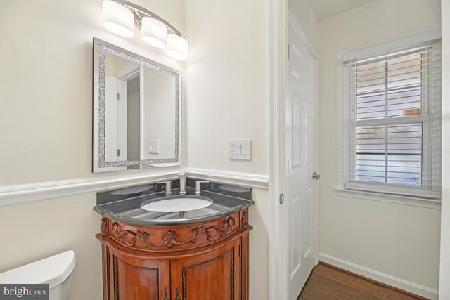 111 CONNEMARA DR, Sterling, VA 20164