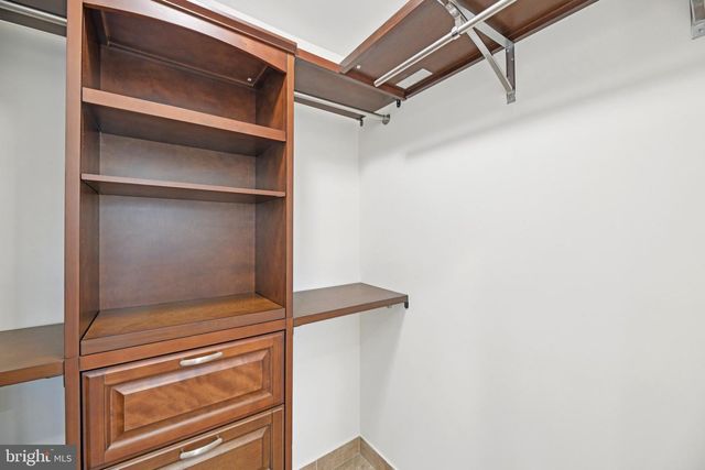 111 CONNEMARA DR, Sterling, VA 20164