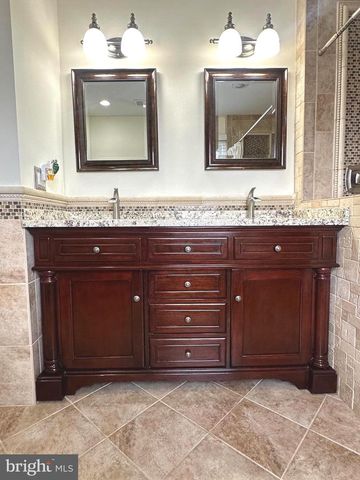 111 CONNEMARA DR, Sterling, VA 20164