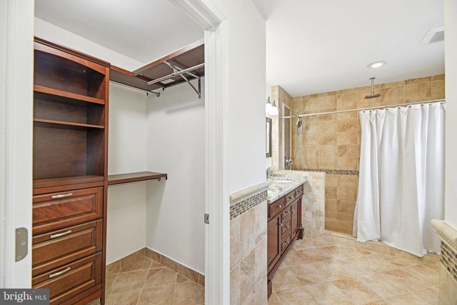 111 CONNEMARA DR, Sterling, VA 20164