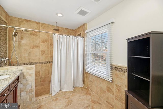 111 CONNEMARA DR, Sterling, VA 20164