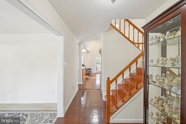 111 CONNEMARA DR, Sterling, VA 20164